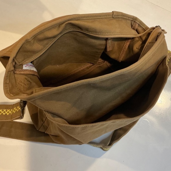 American Girl Canvas travel crossover shoulder backpack brown like new. - Picture 7 of 7
